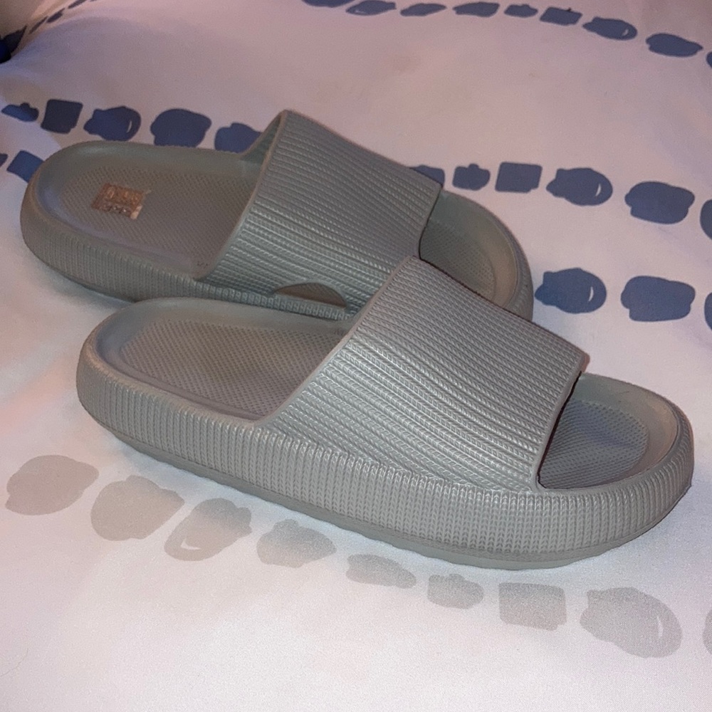Cloud slides